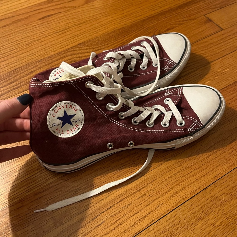 Maroon hi top converse size 9.5